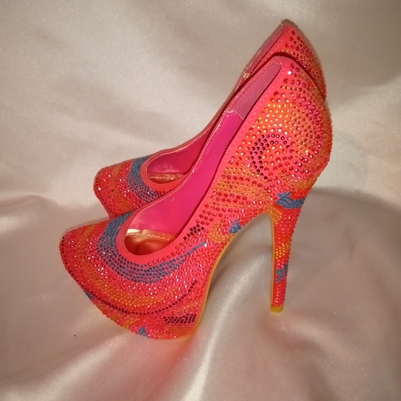 Heels - Picture 2 of 6